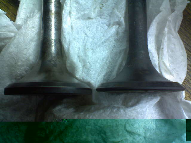 930735 ON LEFT.......836440 BURNT OUT VALVE ON RIGHT.jpg